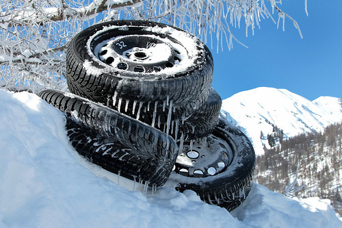 monter des pneus hiver favorise la tenue de route